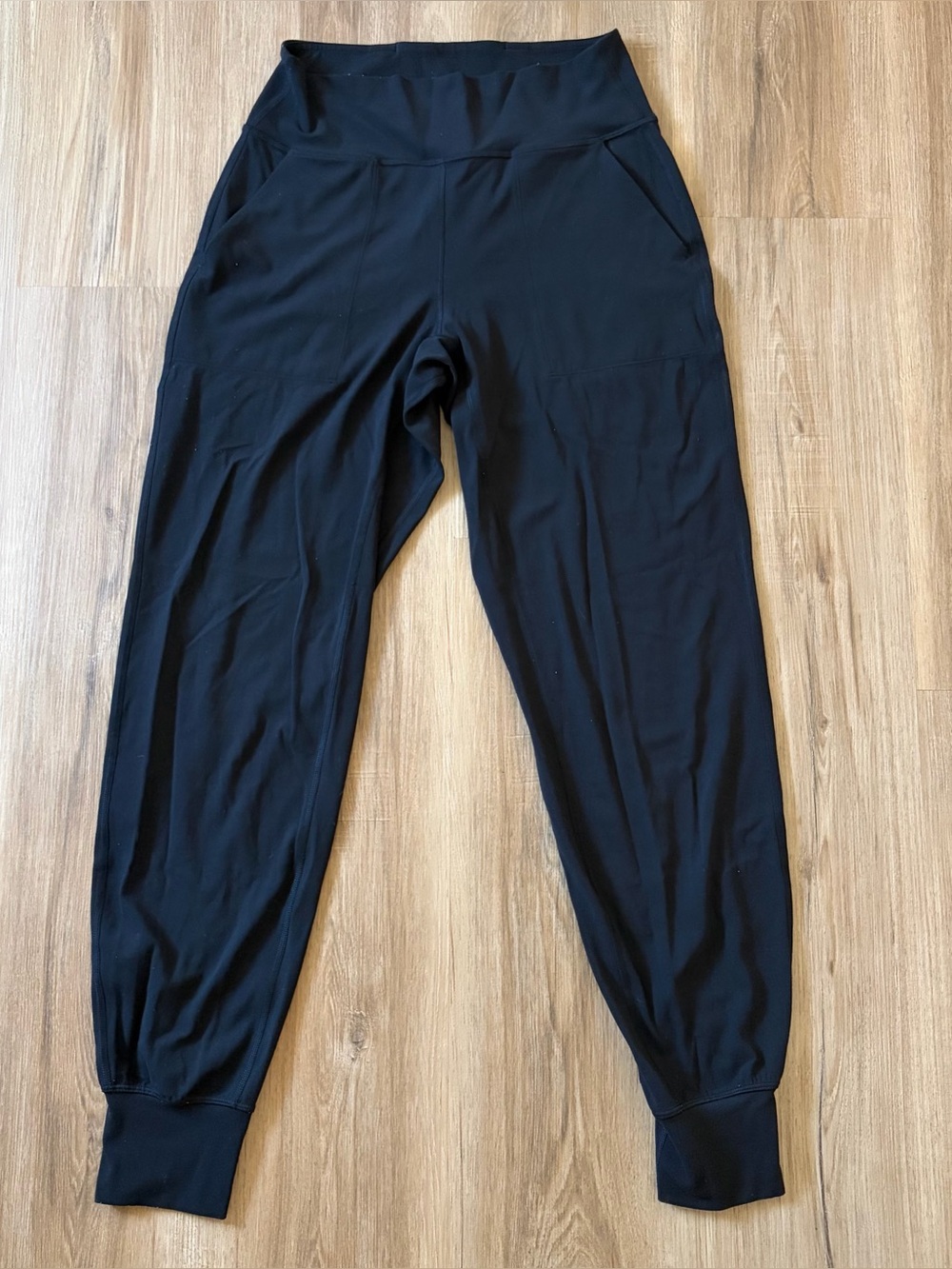 Lululemon women’s black jogger leggings size 6